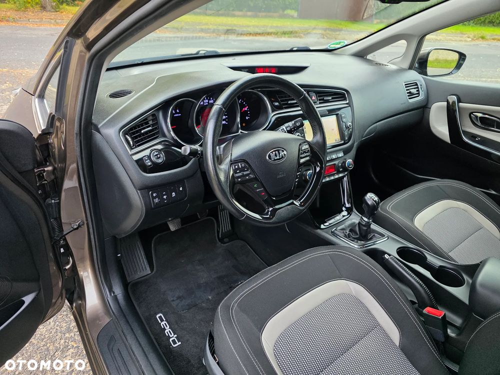 Kia Ceed - 29