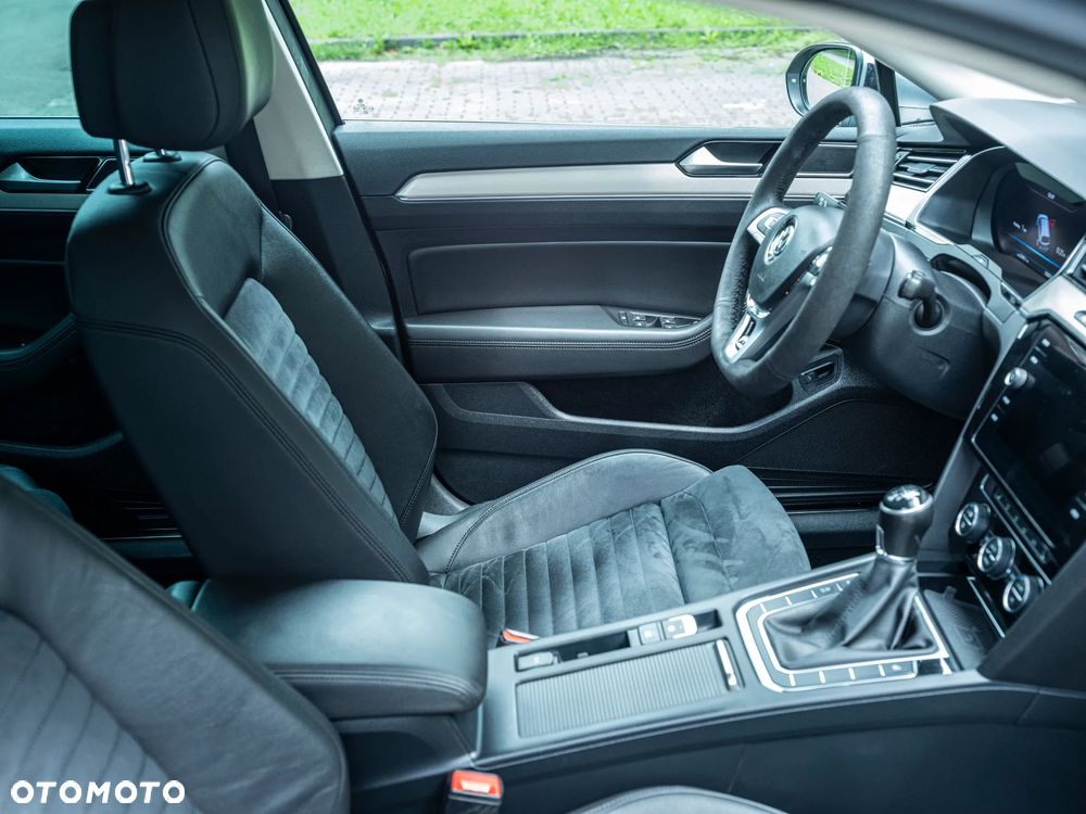 Volkswagen Passat Variant 2.0 TDI SCR Highline - 14