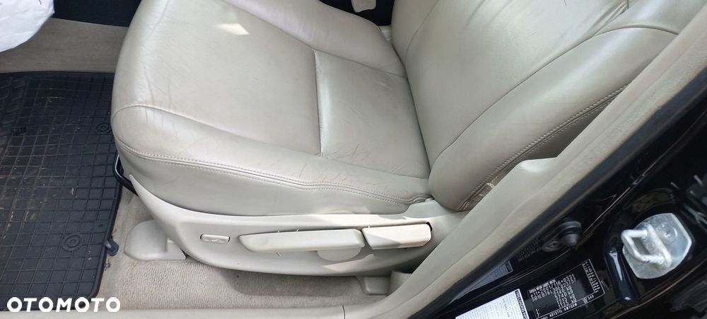 FOTELE KANAPA BOCZKI TOYOTA AVENSIS KOMBI T27 209