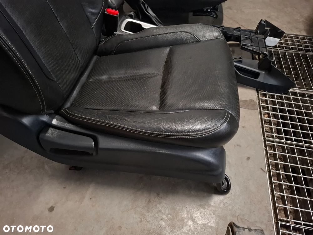 Fotele przód (kierowcy elektryczny) kanapa tył komplet skóra Nissan Navara D23 Rok 2017 podgrzewane podłokietnik tunel - 8