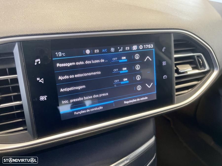 Peugeot 308 SW 1.2 PureTech Allure Pack EAT8 — fotografia 21
