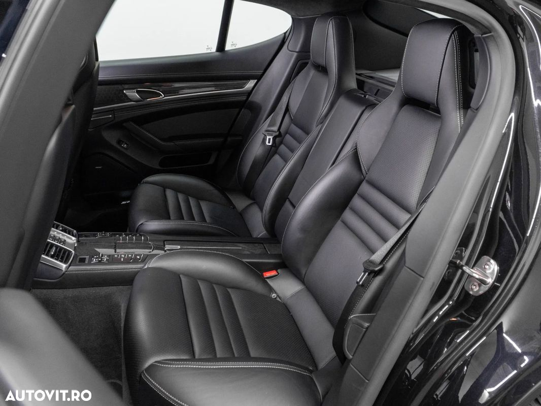 Porsche Panamera - 31