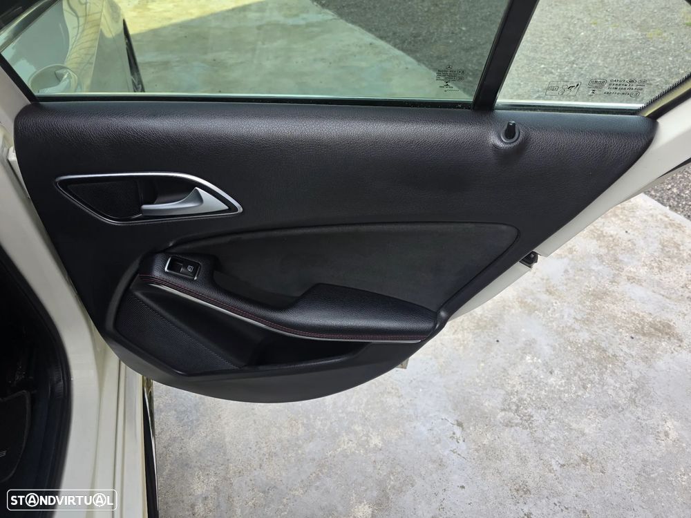 Mercedes-Benz A 180 d 7G-DCT AMG Line - 33
