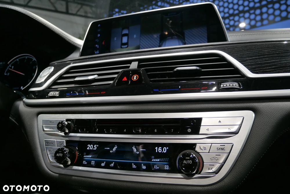 BMW Seria 7 750i xDrive - 22