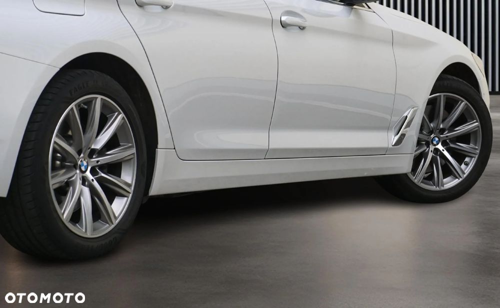 BMW Seria 5 530d Touring - 12