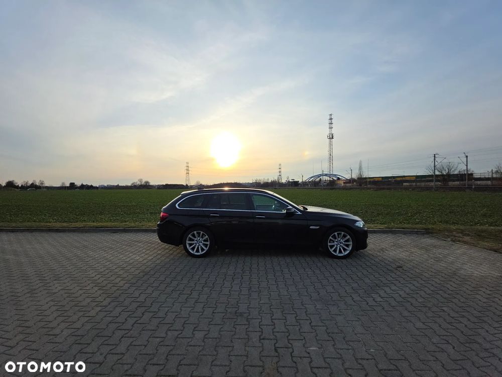 BMW Seria 5 525d xDrive Sport-Aut Luxury Line - 3