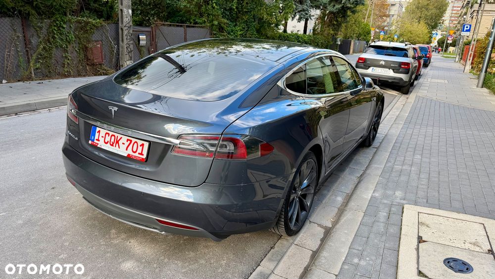 Tesla Model S - 9