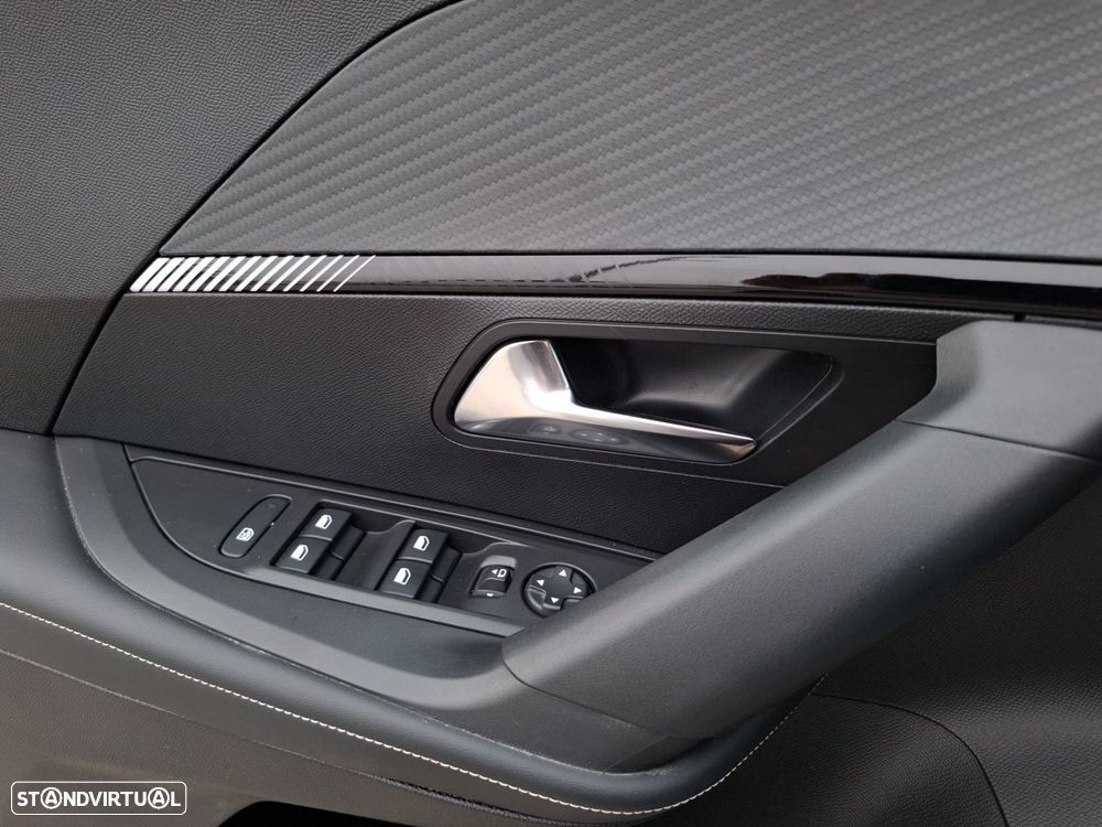 Peugeot 2008 1.2 Hybrid Allure e-DCS6 - 22