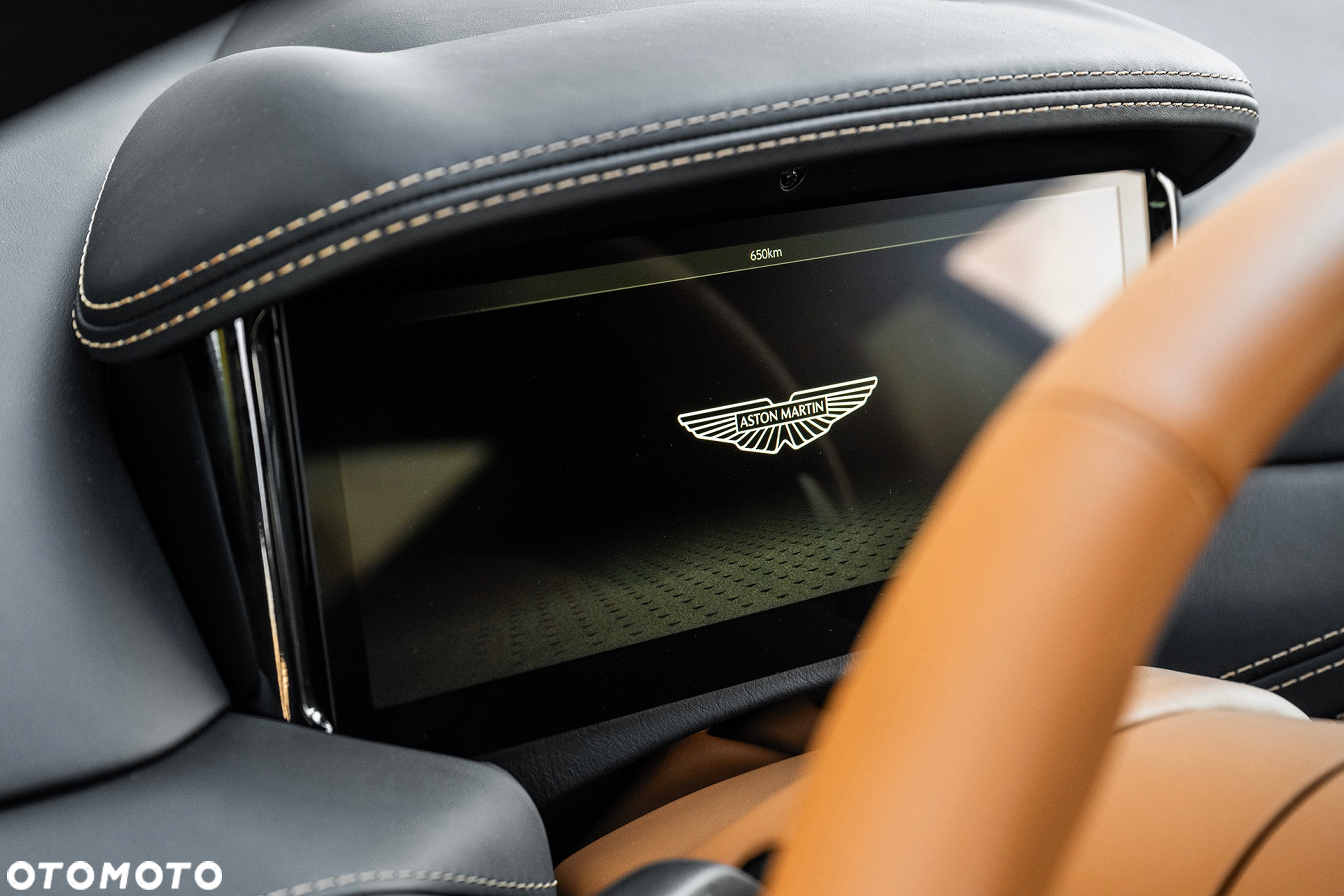 Aston Martin DB12 - 38