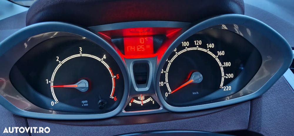 Ford Fiesta 1.6 TDCI Ambiente - 12