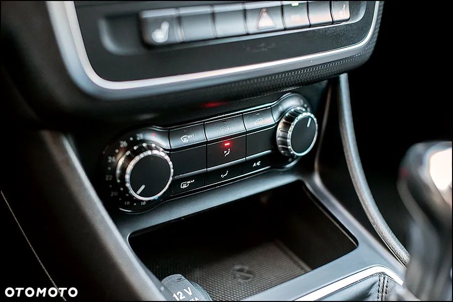 Mercedes-Benz Klasa A 180 (BlueEFFICIENCY) Urban - 24