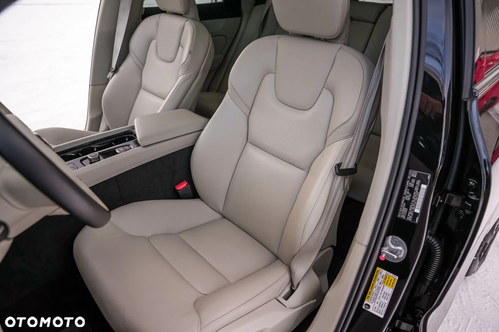 Volvo XC 60 B5 B AWD Ultimate Black Edition - 26