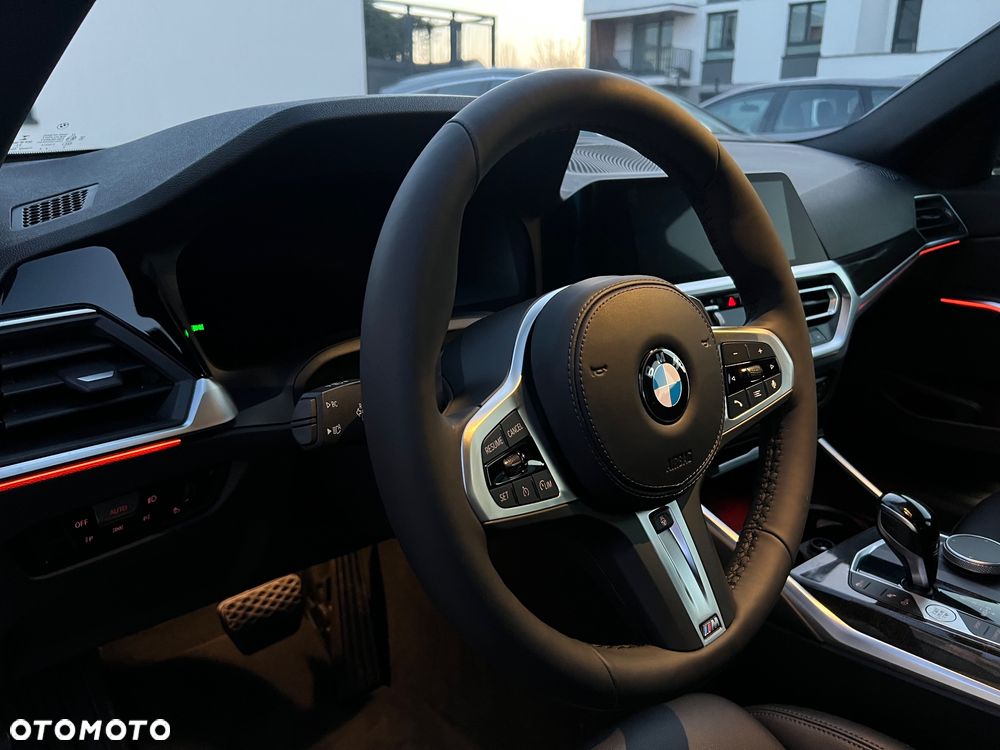 BMW Seria 3 330i M Sport - 22
