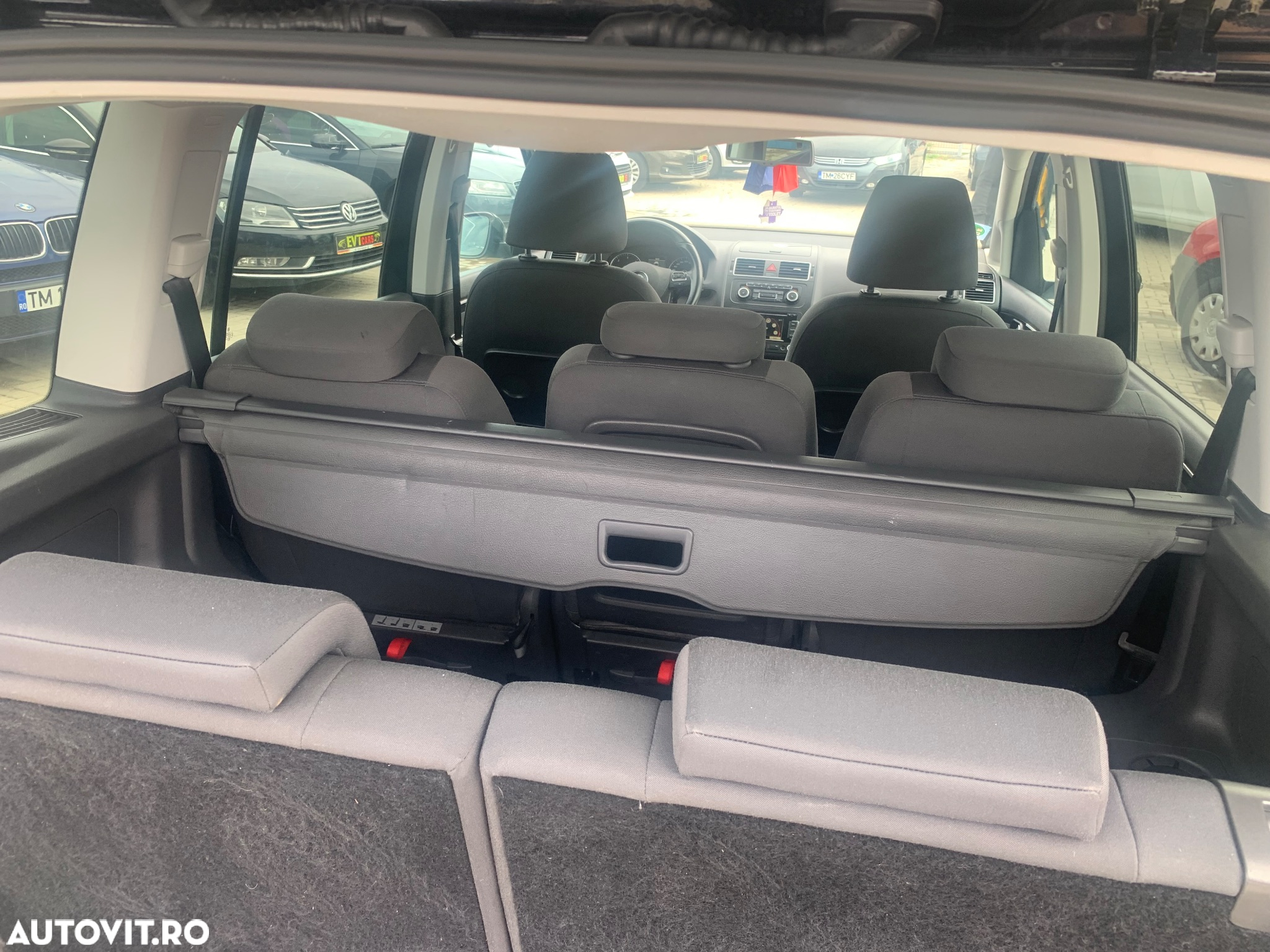 Volkswagen Touran 1.6 TDI Highline - 10