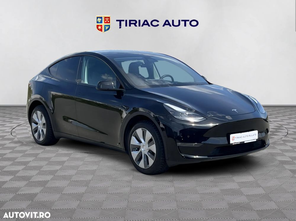Tesla Model Y - 8