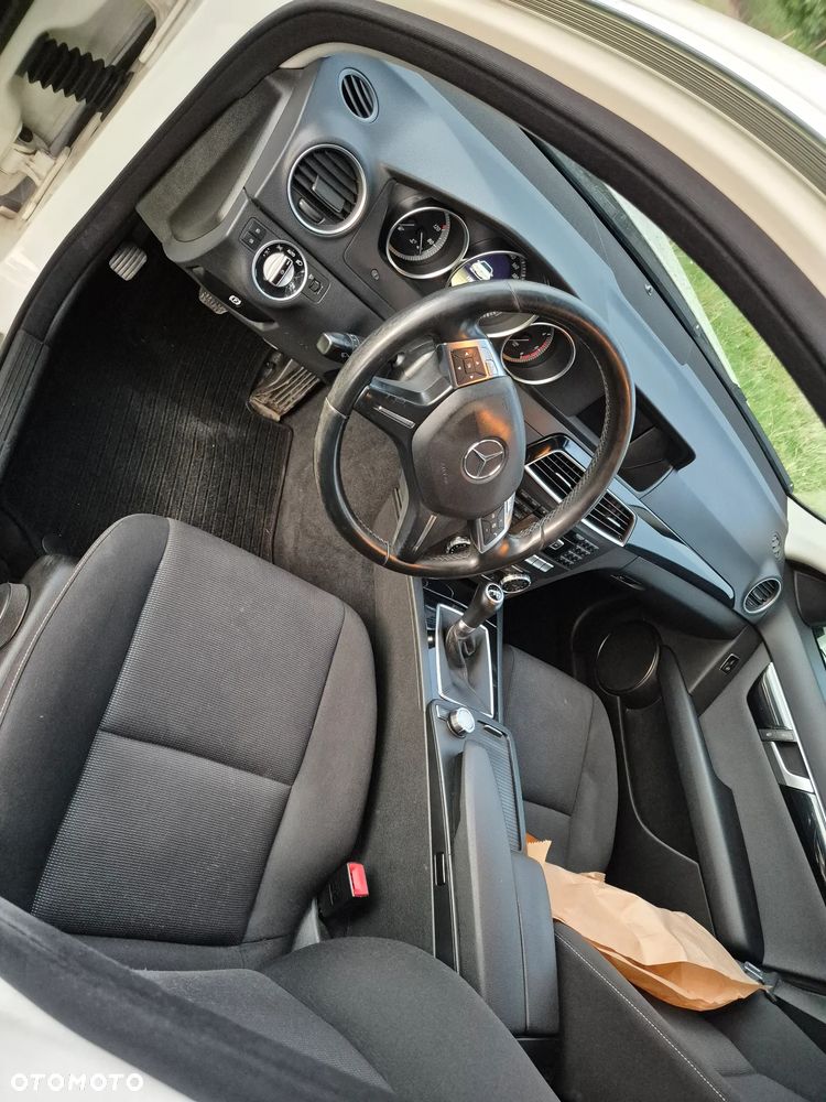 Mercedes-Benz Klasa C 200 CDI DPF (BlueEFFICIENCY) Avantgarde - 5
