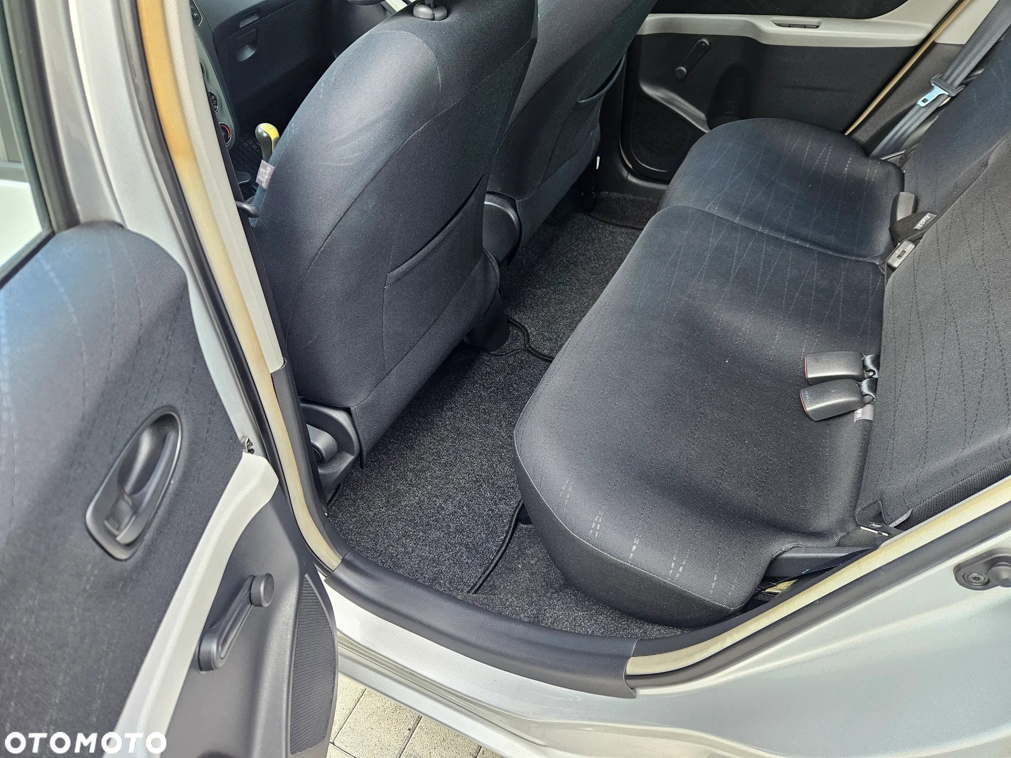 Toyota Yaris 1.3 Sol - 12
