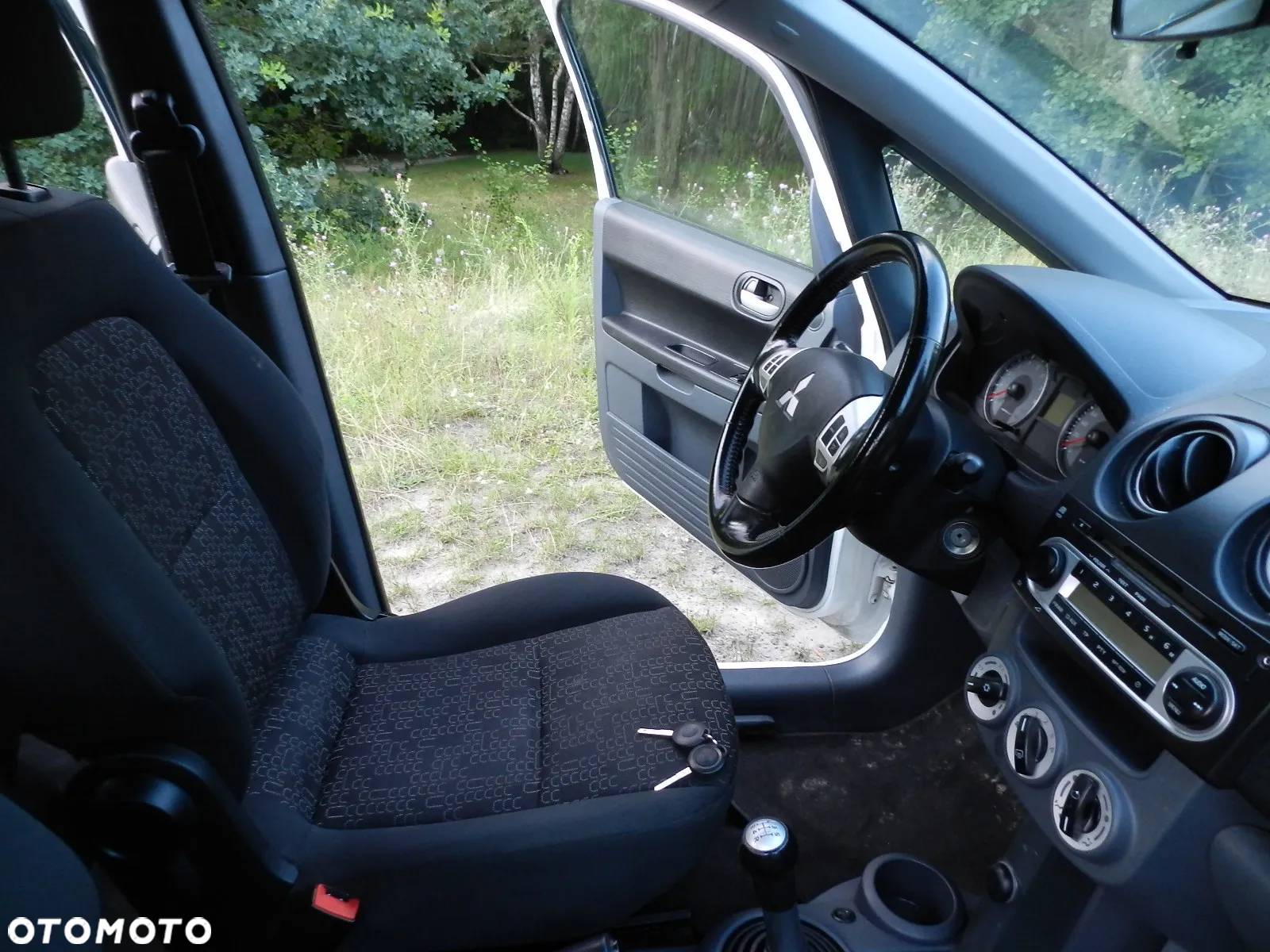 Mitsubishi Colt - 12