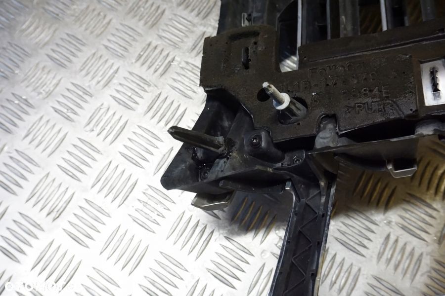 FORD EXPEDITION 2018 - 2021 Atrapa Przód Grill Chrom USA - 12