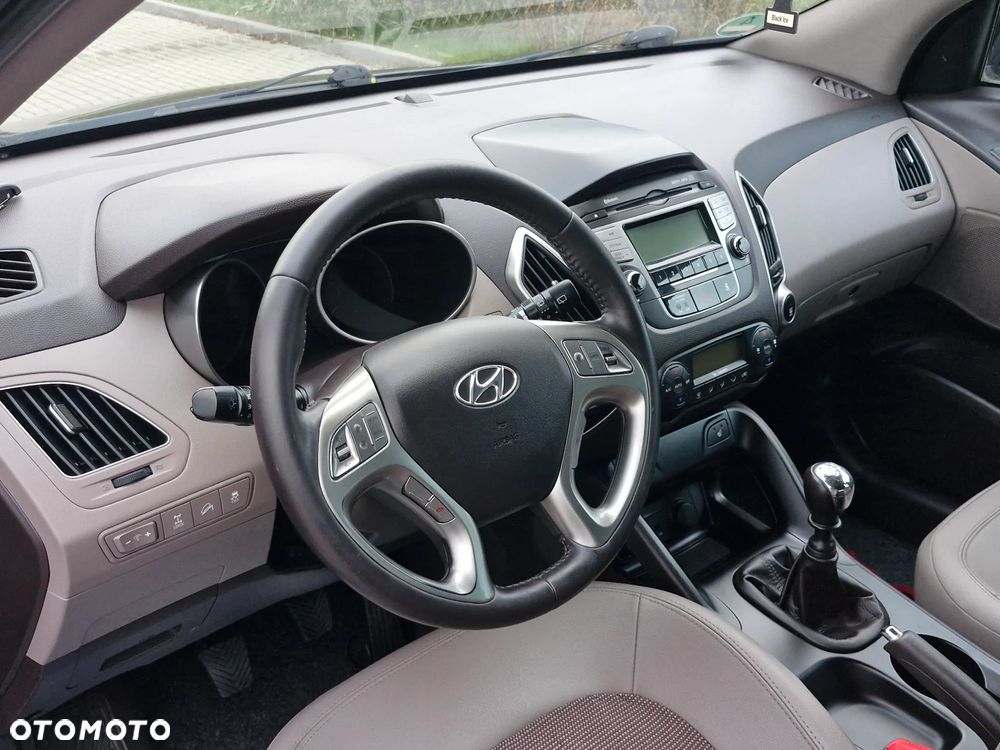 Hyundai ix35 2.0 CRDi 4WD Fifa World Cup Gold Edition - 16