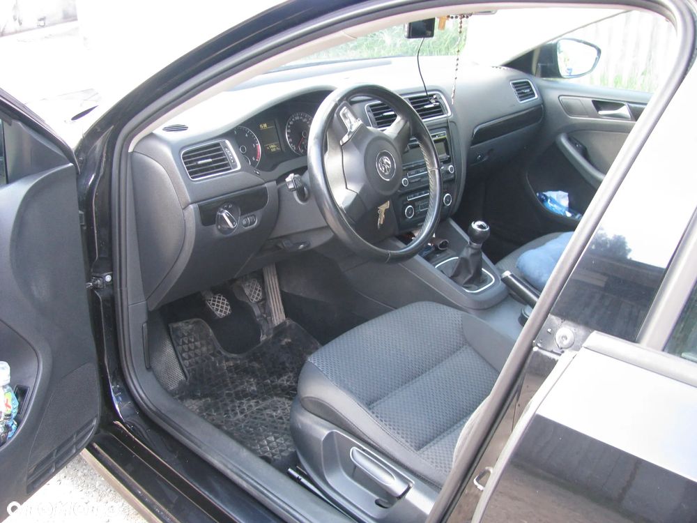 Volkswagen Jetta 1.6 TDI Comfortline - 5