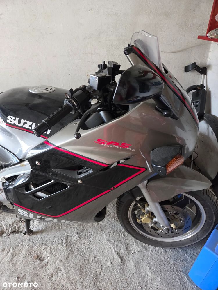Suzuki GSX - 4