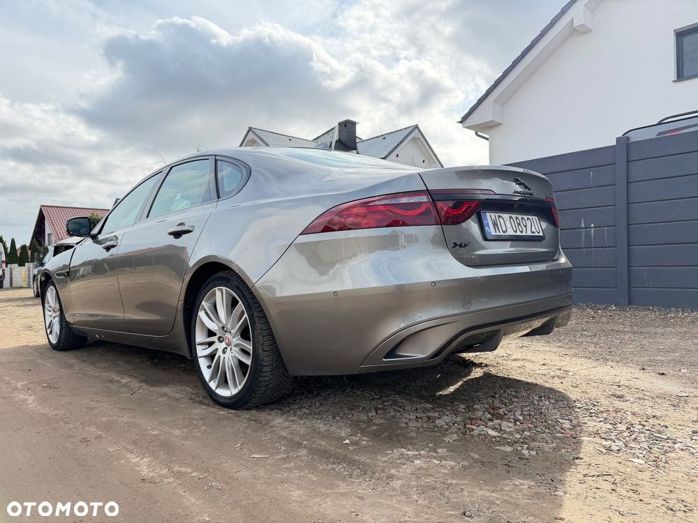 Jaguar XF P250 HSE - 23