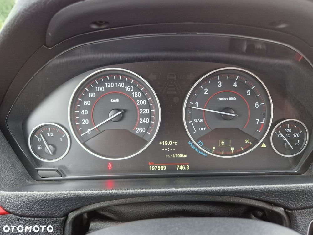 BMW Seria 3 320i Luxury Line - 11