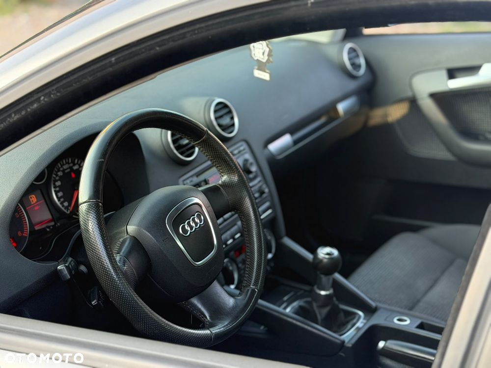 Audi A3 Sportback 2.0 TDI DPF Ambiente - 23
