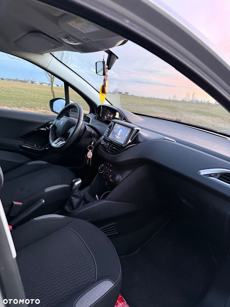 Peugeot 208 PureTech 82 Style - 13