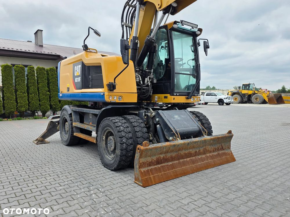 Caterpillar M318F, 2018 ROK, PODPORY + PŁUG, ROTOTILT - 10