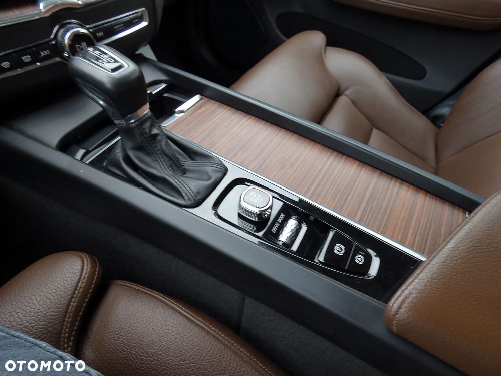 Volvo XC 60 D4 AWD Inscription - 25