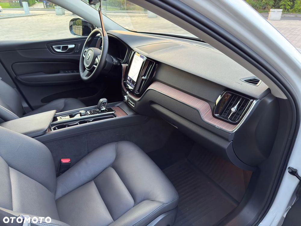 Volvo XC 60 B5 B AWD Plus Dark - 12
