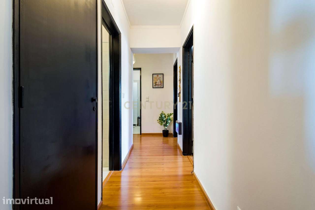 T3 no Carregado com 120 m², Vista Desafogada e Acessos A1/A10 - Grande imagem: 2/26