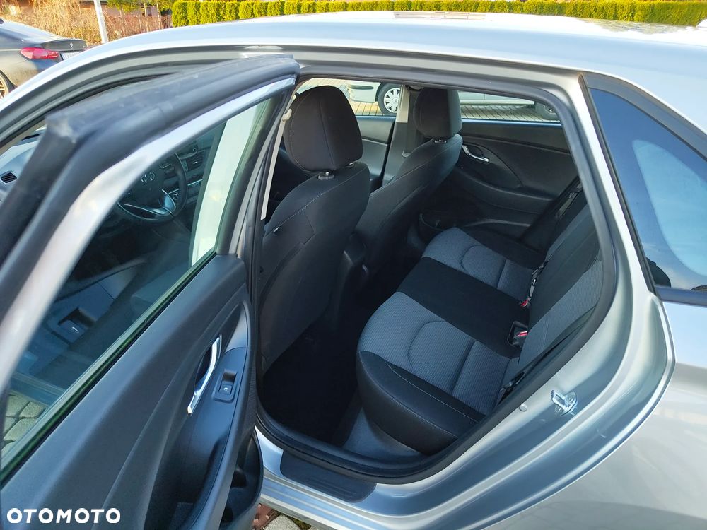 Hyundai i30 1.5 DPI Classic + - 11