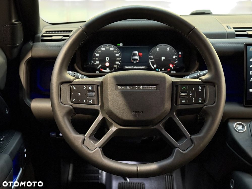 Land Rover Defender - 26