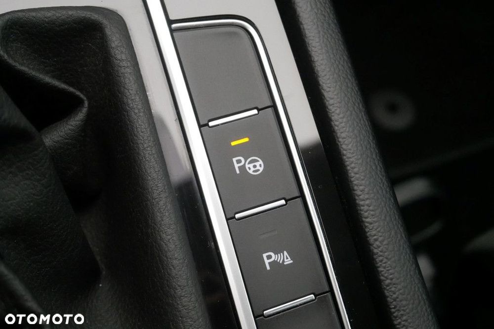 Volkswagen Passat Variant 2.0 TSI Elegance DSG - 25