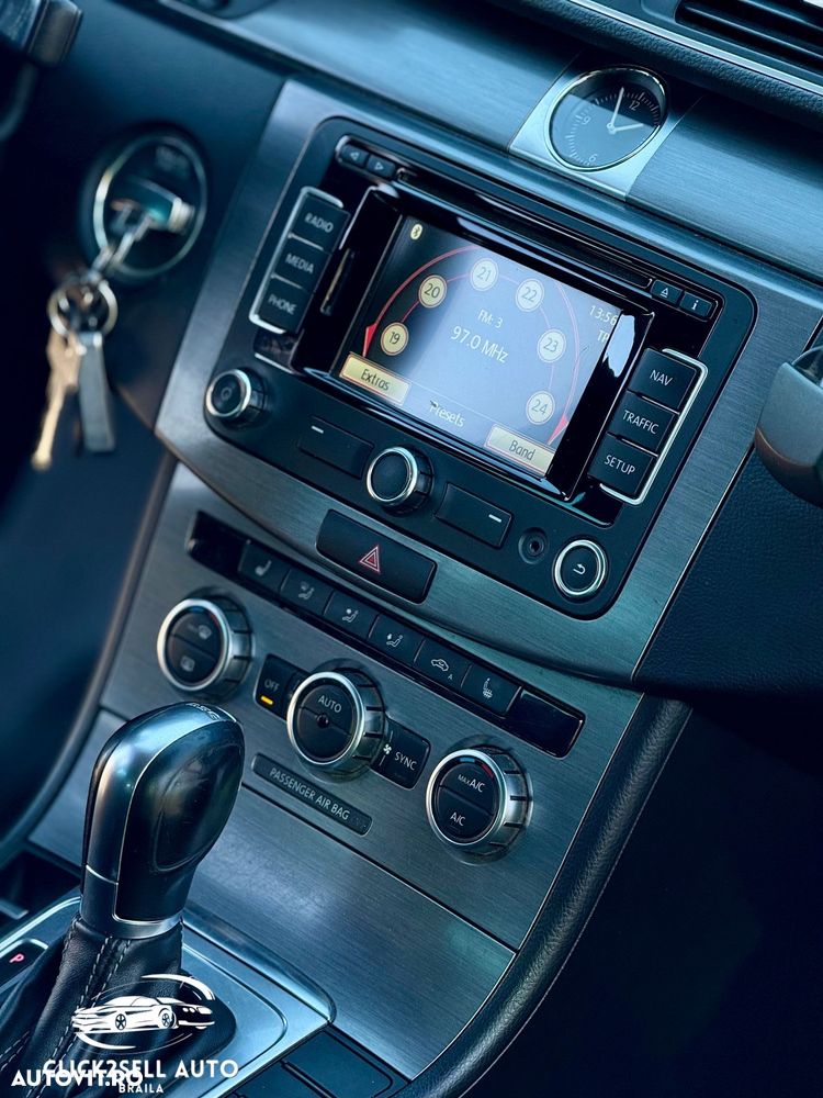 Volkswagen Passat Variant 2.0 TDI Blue TDI DSG Comfortline - 12