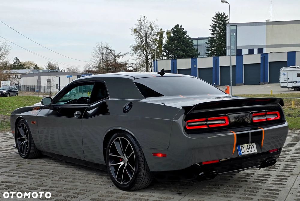 Dodge Challenger - 28