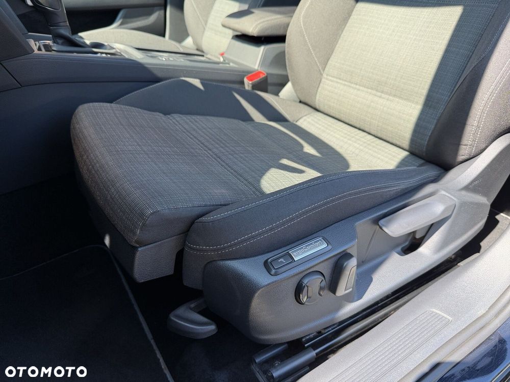 Volkswagen Passat - 13