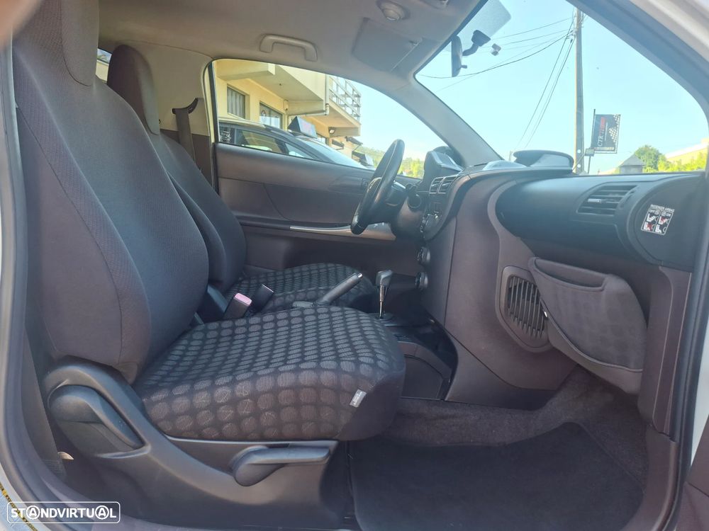 Toyota iQ 1.0 VVT-i 2 MultiDrive - 20