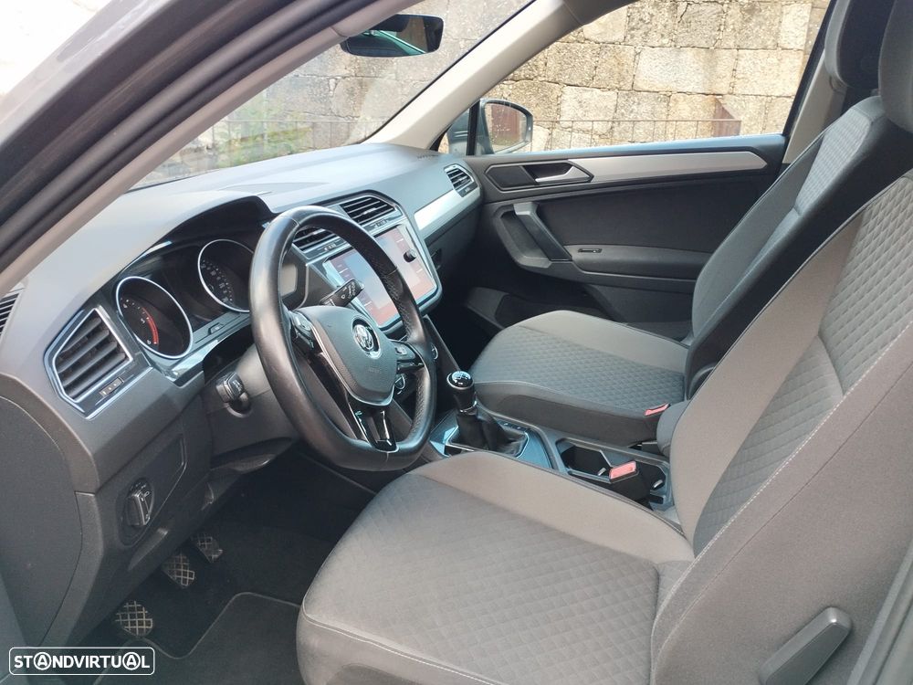 VW Tiguan 2.0 TDI Confortline - 23