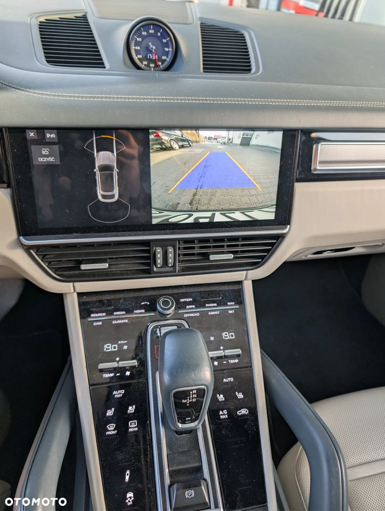 Porsche Cayenne Platinum Edition - 18