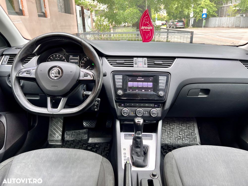 Skoda Octavia 2.0 TDI ELEGANCE DSG - 6