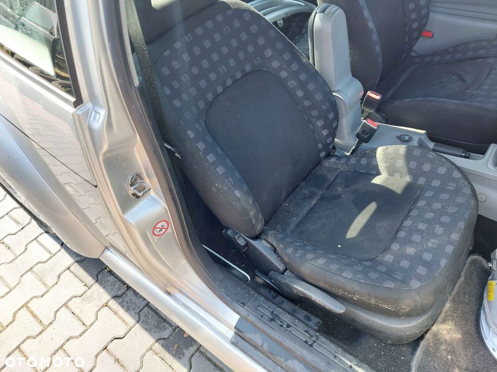 FOTEL PRAWY PRZÓD 3D VOLKSWAGEN NEW BEETLE I - 1