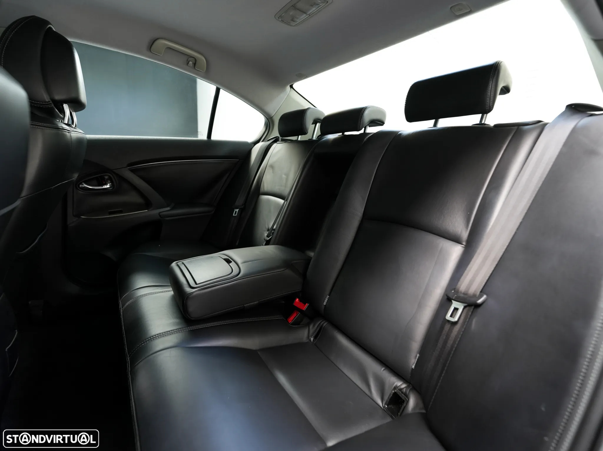 Toyota Avensis SD 2.0 D-4D Exclusive - 11