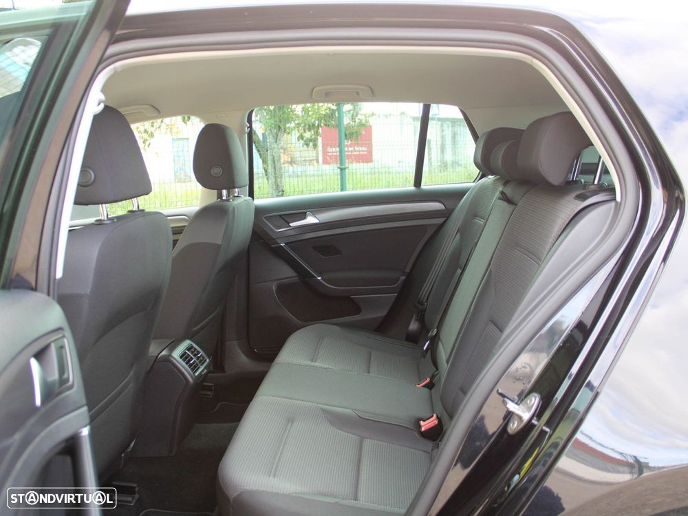 VW Golf 1.0 TSI Confortline DSG - 37