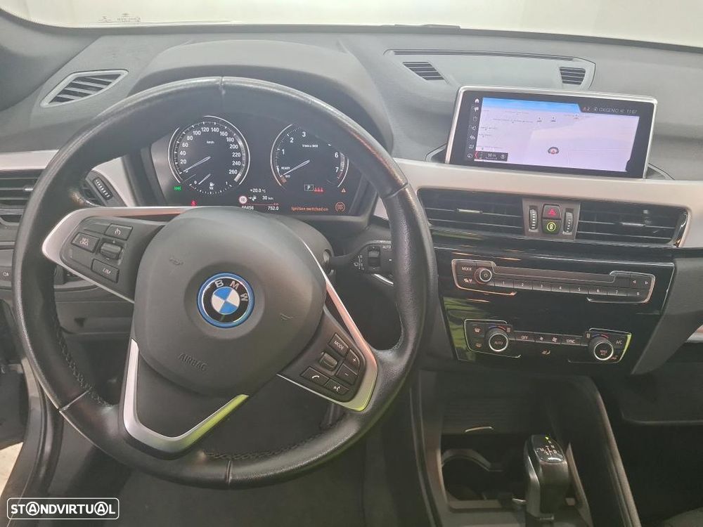 BMW X1 25 e xDrive Corporate Edition - 8