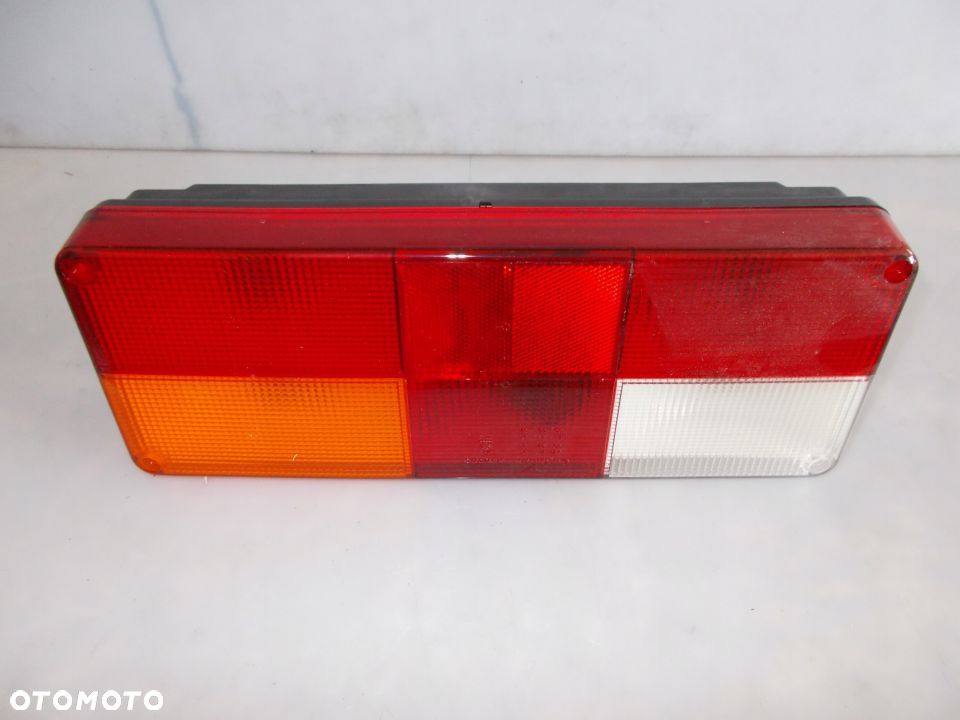 LAMPA TYLNA PRAWA IVECO EUROTECH - 1