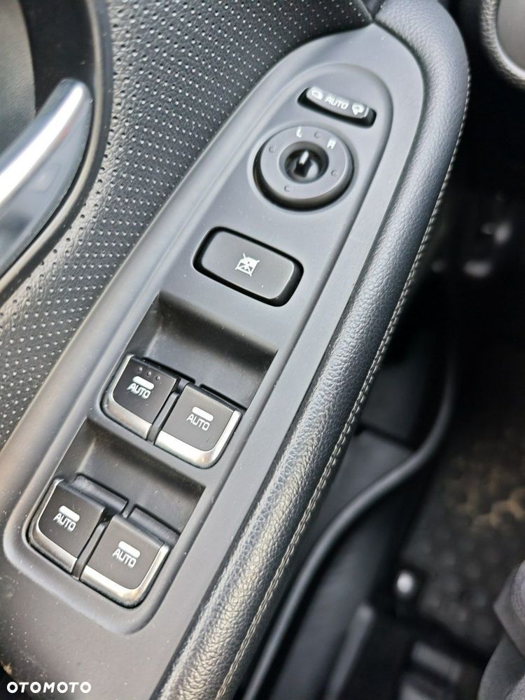 Kia Carens 1.6 GDI XL 7os - 11